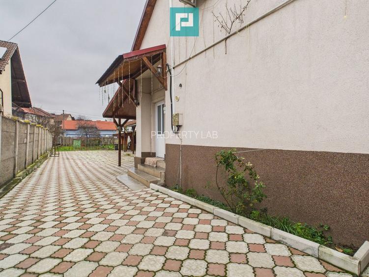 Două case, curte mare, lângă Castelul Corvinilor - 29