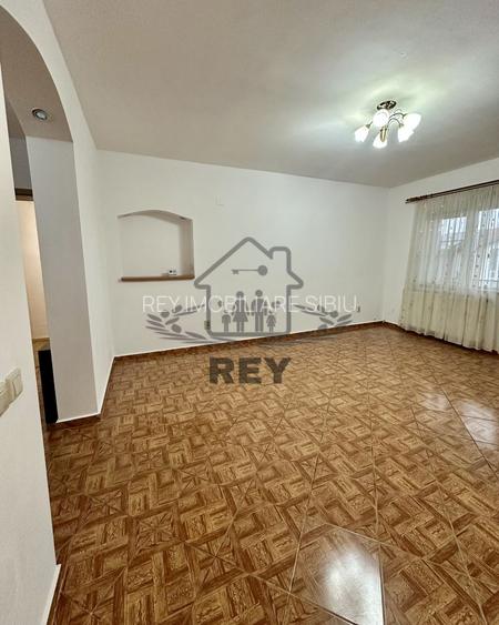 Apartament 4 camere cu garaj zona Strand- V.Aurie - 19