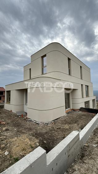 Casa tip duplex constructie premium curte geneorasa si view spre Cluj - 5