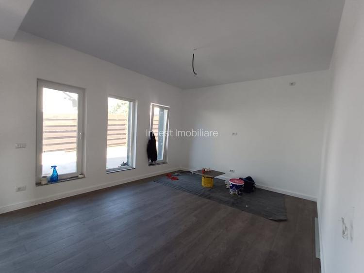 Casă de vânzare în MIROSLAVA , 4 camere - 9