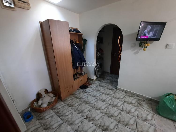 2 camere decomandat, zona Dacia, etaj 3/4 - 6