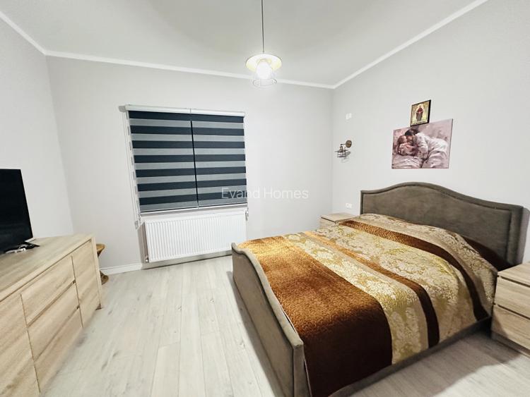 Duplex despartit prin garaj cu 5 camere - Dumbravita - 6