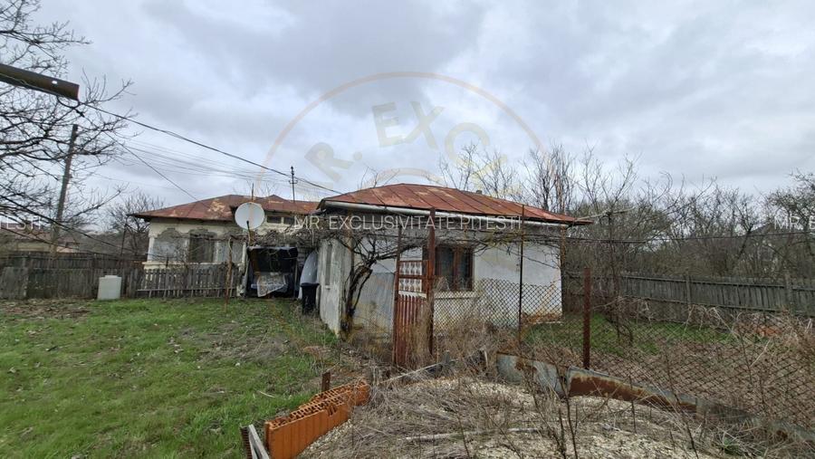 Casa de renovat cu teren 2570 mp in loc. Teiu jud. Arges - 2
