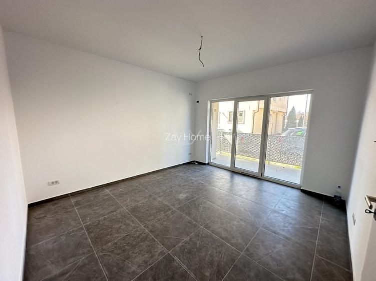 Decomandat. Etaj 1. Geam la baie. - 2