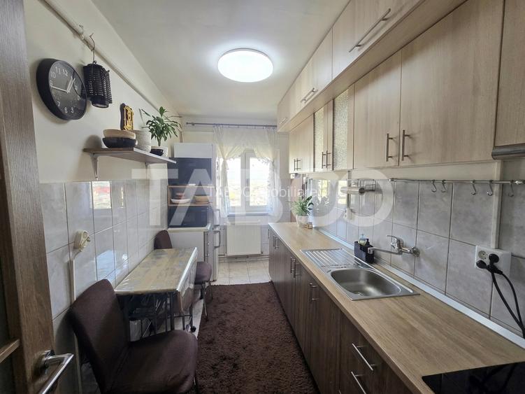 Apartament 3 camere 2 bai 64 mpu bloc cu lift in zona Vasile Aaron - 2