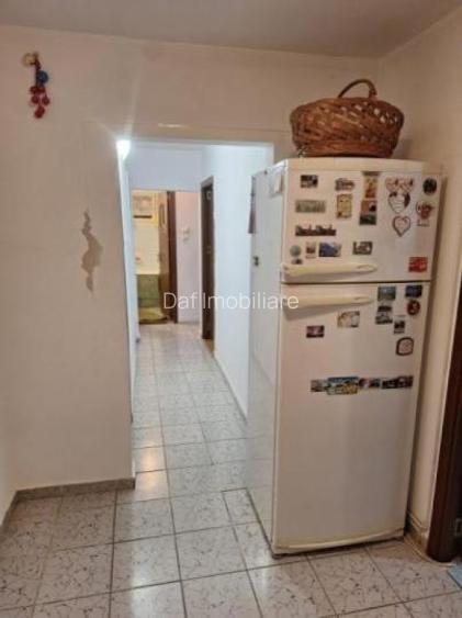 102000 euro -3camere-2bai -69mp- Sebastian - bloc 1982 - 7