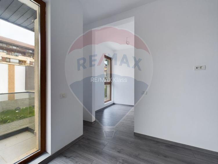 Casa de vanzare + teren 1000 mp - 11