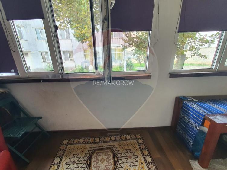 Apartament cu 3 camere de vânzare în zona Est Roman - 3