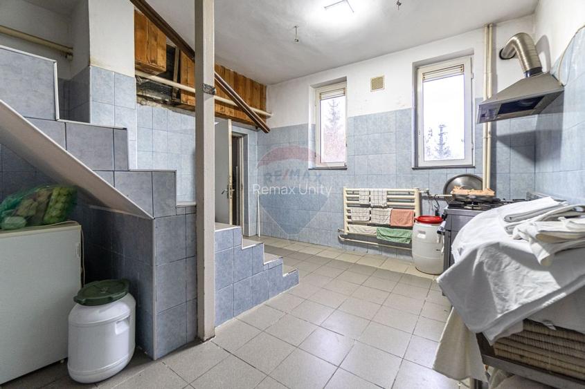 Casă / Vilă cu 20 camere de vânzare în Timisu de Jos, DN1, Brasov - 24