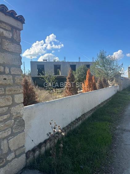 2 Mai - la 4 minute de plaja - pensiune 8 camere, finalizata 60% - 6