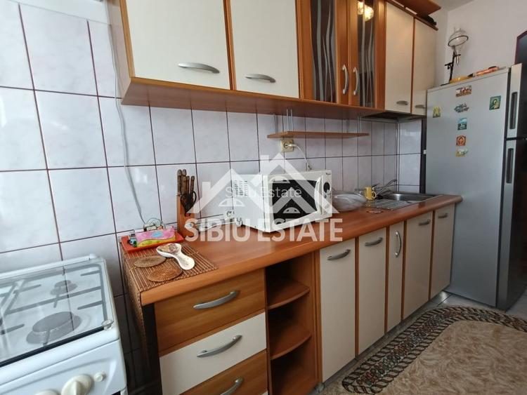 Apartament de vanzare cu 3 camere, decomandat -55 mp. balcon, pivnita - 20