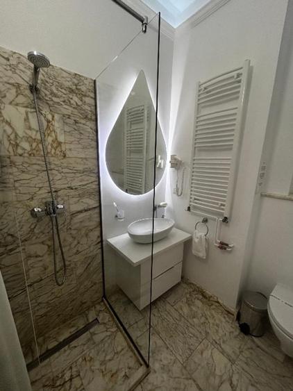 Universitate - Garsonieră Luxury Design, Prima închiriere după renovare