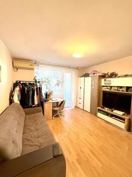 Apartament 3 camere în zona STRAZII SCARISOARA - 10