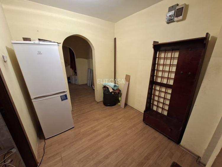 Apartament cu 3 camere, decomandat, zona Dacia - 5