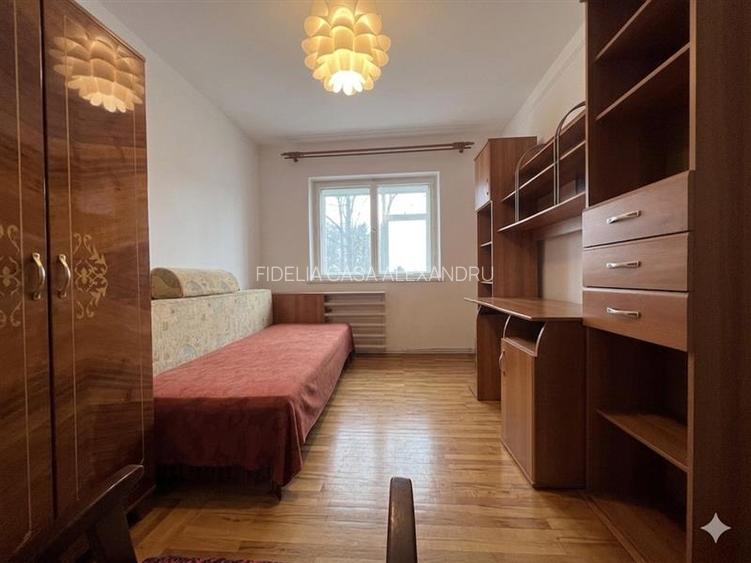 Apartament cu 3 camere decomandat, situat în zona Nicolina 2 – prima parte - 3