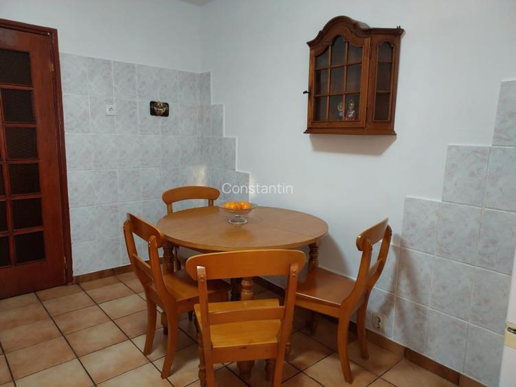 Închiriez apartament 2 camere, Ploiești, Piața Mihai Viteazul - 8