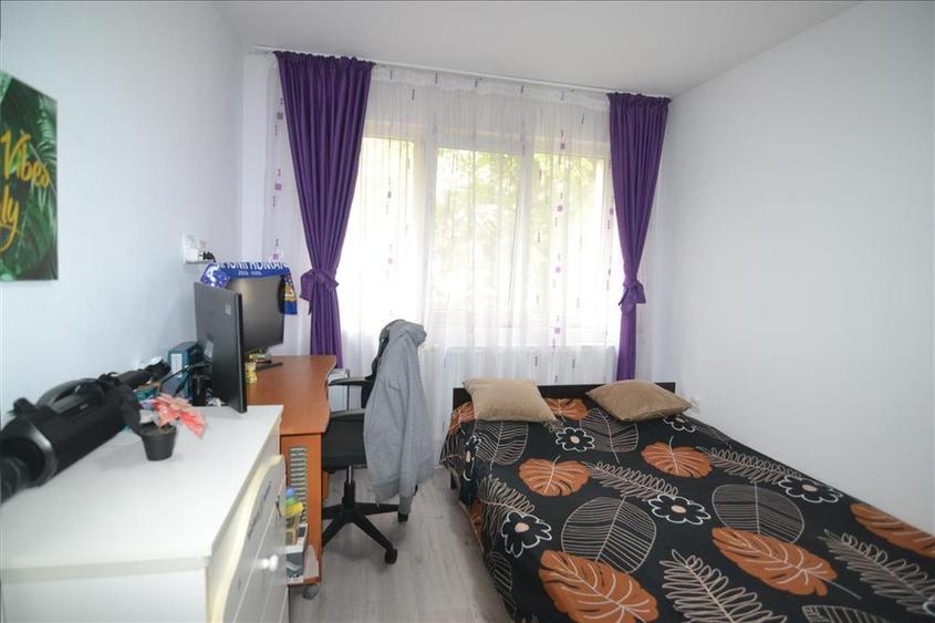 Exclusiv ! Apartament 2 camere Tractorul etajul 1 - 18