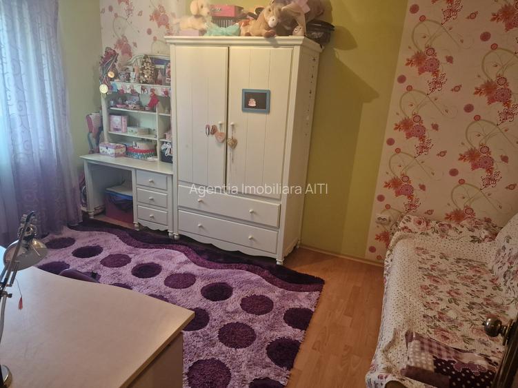 De Vanzare apartament 3 camere decomandate plus mansarda zona ultracentrala - 2