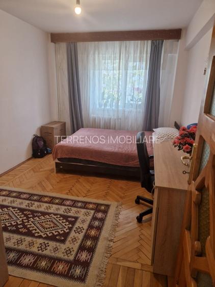 Apartament 4 camere zona Parcul Mihai Eminsecu , etaj 2 , loc de parcare - 2