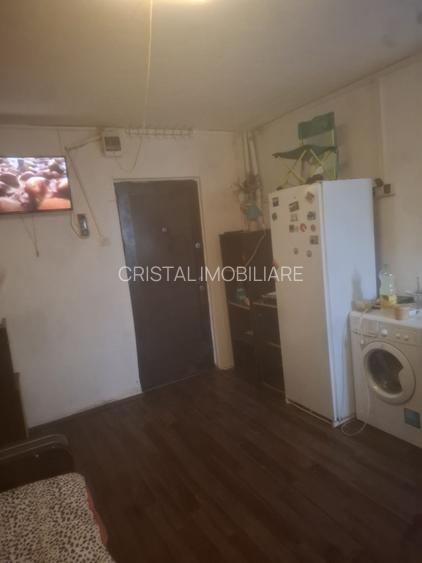 Garsonieră mobilată, etaj 2, lângă metrou Nicolae Grigorescu 250€ - 2
