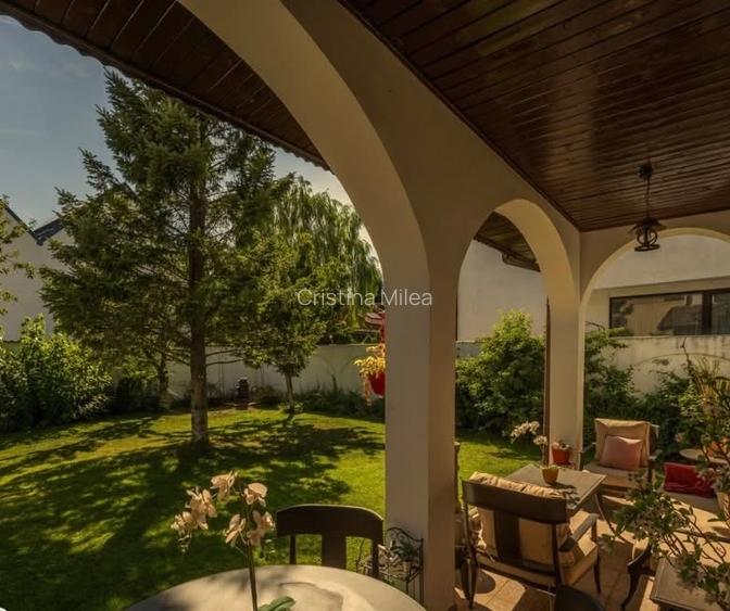 Casa spațioasă cu arhitectura mediteraneană  - 5