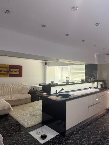 Apartament 4 Camere Zona Tomis 3/Dacia Peste Drum de Mega Image