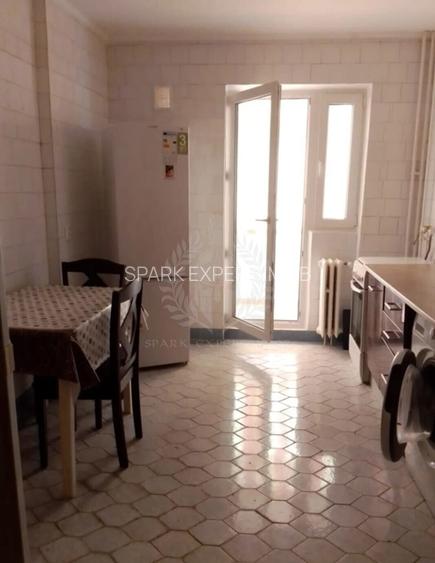 2 CAMERE // REPUBLICII // MOBILAT SI UTILAT - 2