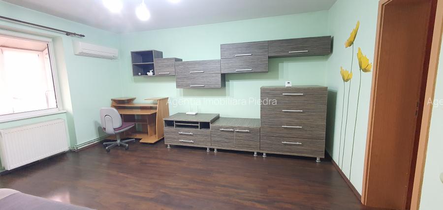 Vand apartament de 2 camere, semidecomandat , situat pe str.Ceferistilor,etaj 2 - 3