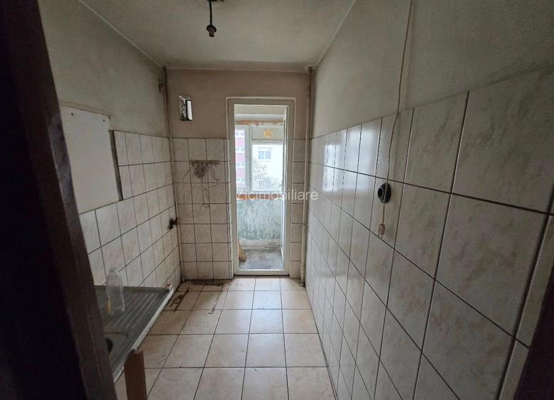 Apartament 2 camere Bloc anvelopat Necesită renovare Piața Reșița – Berceni - 2