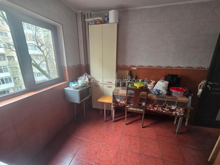 Apartament 3 camere, 2 băi cu geam, aproape de metrou Gorjului. Bloc din 1981 - 13