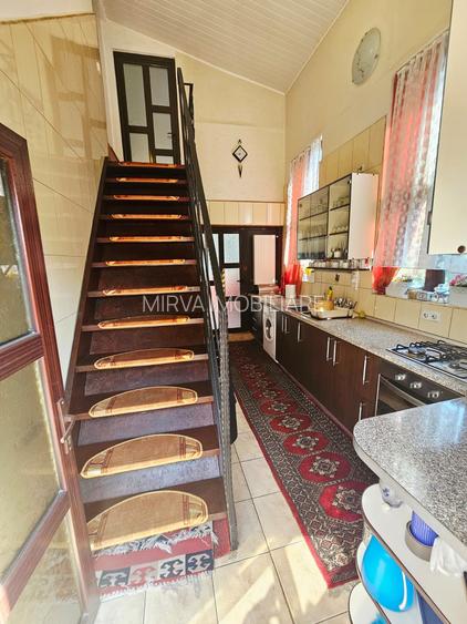 Casă spațioasă cu 9 camere în Strejnicu – pentru locuință, birouri - 36