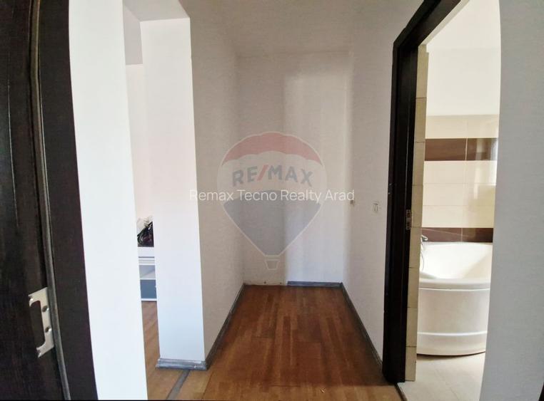 Apartament cu 3 camere, curte și loc de parcare zona Alfa - 9