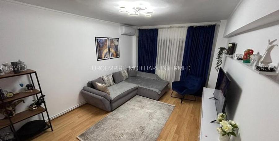 Apartament cu 4 camere, decomandat, zona DACIA - 4