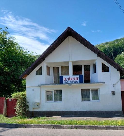 Casa de vânzare P+M in Reșița, Zona Lend