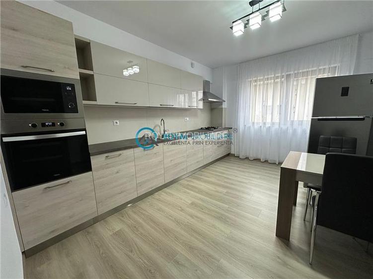 Royal Imobiliare - Inchiriere apartament 3 camere zona Albert - 12