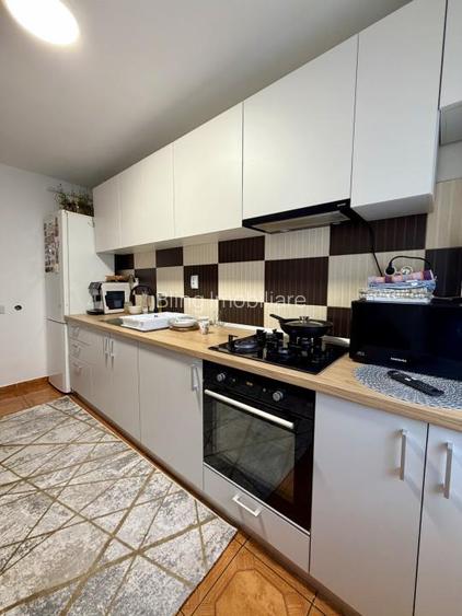 Apartament cu 3 camere,etaj 1  - 8
