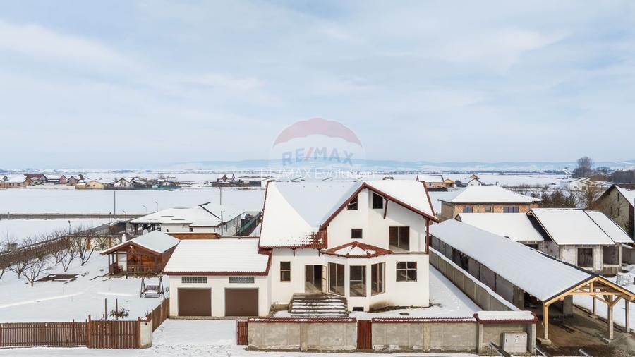 COMISION 0%| Casă individuală | 2 garaje | 192 mp utili | 847 mp teren - 24