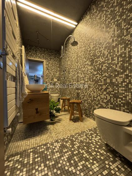 Locuinta speciala intr o zona superba pe lac - 29