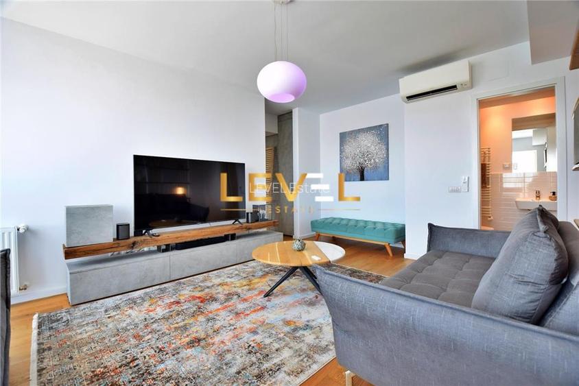 [VIDEO] Triplex Penthouse | 50 SQM Terrace | 2 Parking Spaces | Philips HUE - 7