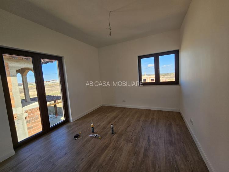 Case individuale noi, P+E, în Moșnița Nouă, locații excelente, comision 0% - 24