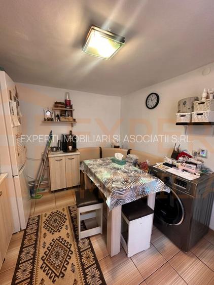Casa de vanzare, 3 camere,  situata in zona CET - 9
