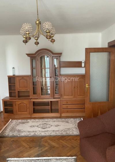 Proprietar, inchiriez apartament 3 camere, Bdul. Tineretului - 2