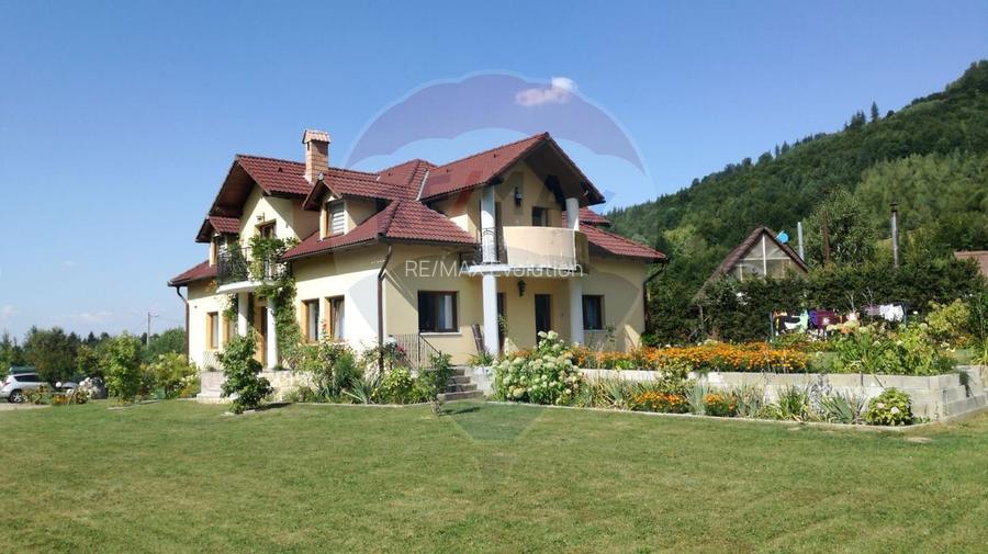 Vilă în zona Glăjărie, 10 camere, Sp + E + M, teren 2789 mp - 4