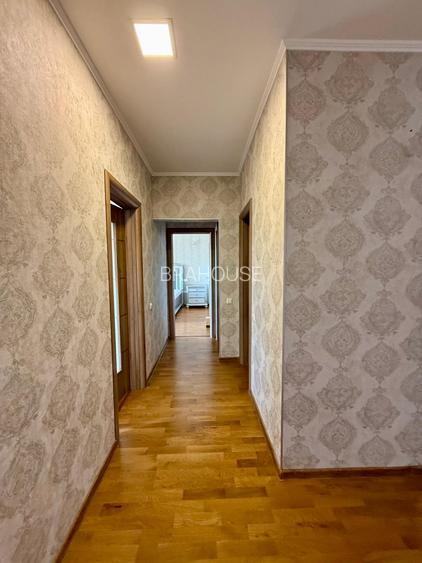 Apartament 3 camere de vanzare, Tractorul, parcare subterana - 5