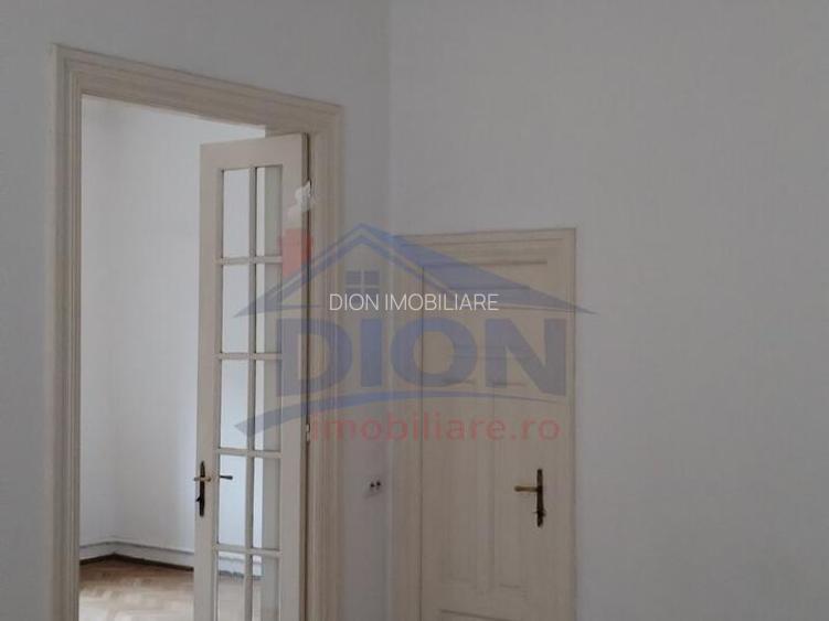 Proprietate interbelica in zona linistita, perfecta pentru investitie - 2