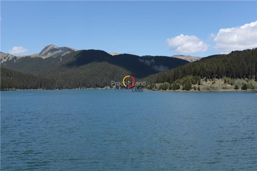 terenuri speciale Padina Busteni, sunt dispuse ca o veritabila coroana in jurul - 4