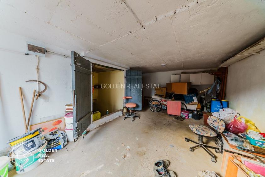 Vila superba, P+E,  Cuvin, 9 camere, 200 mp si teren 1300 mp plus anexa 3 camere - 32