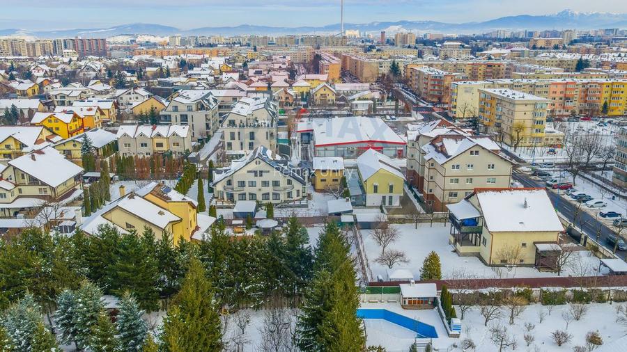 Casă spațioasă 350 mp utili, Teren 650 mp, Garaj subteran, Tractorul - 54