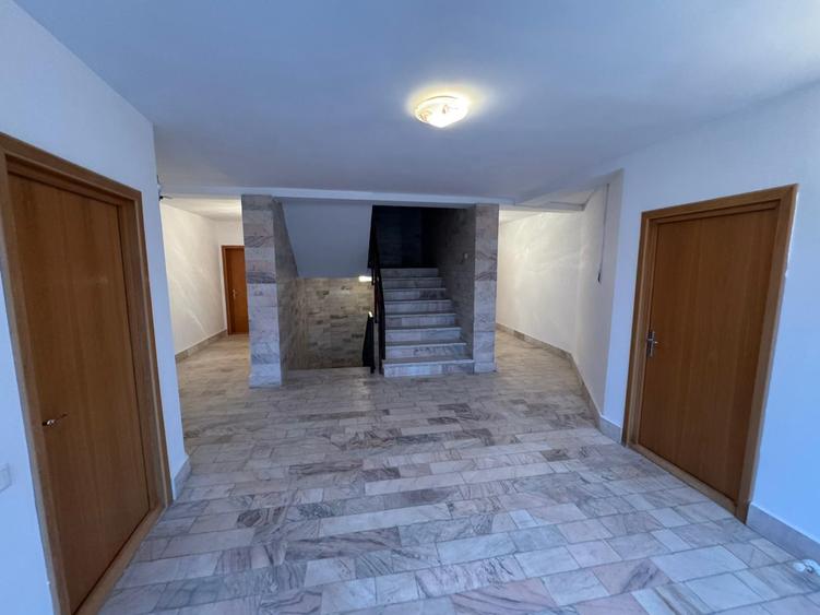 Vilă spațioasă  cu 12 camere de  închiriat situată în localitatea Eforie Nord