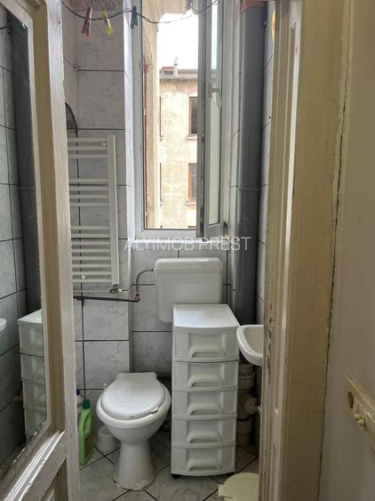 VANZARE 2 CAM ACADEMIEI- UNIVERSITATE - 8